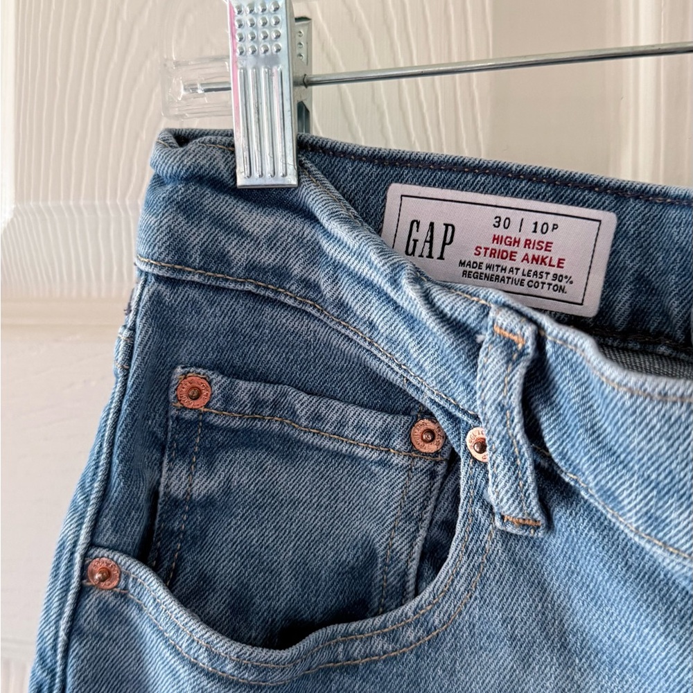 GAP Light Blue High Rise Jeans - Picture 3 of 4